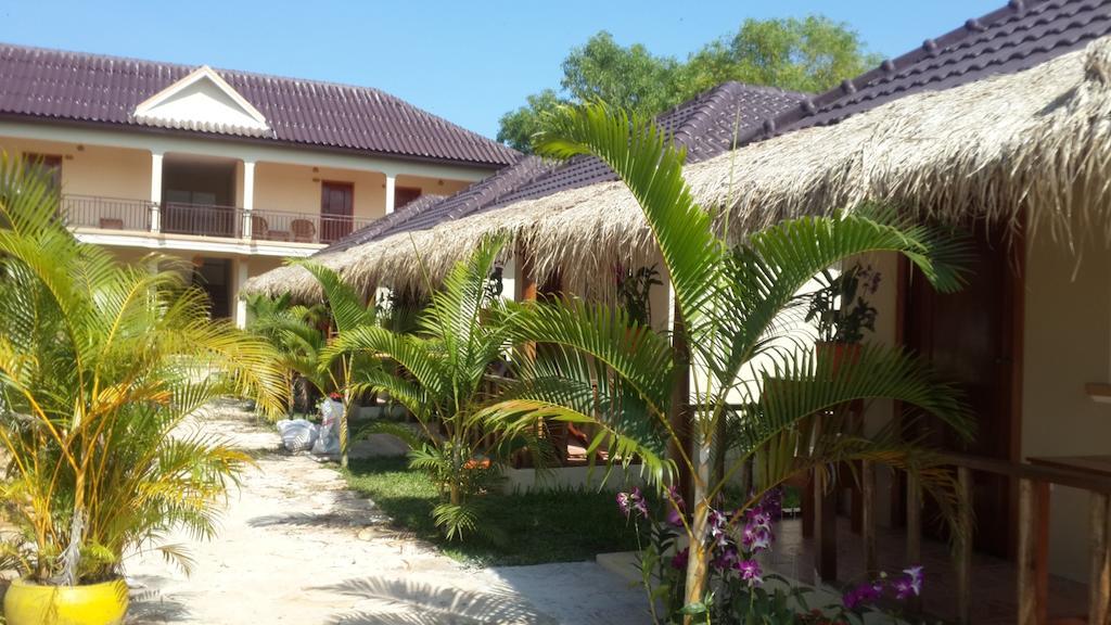 Отель The Moonflower Bungalow Сиануквиль Экстерьер фото